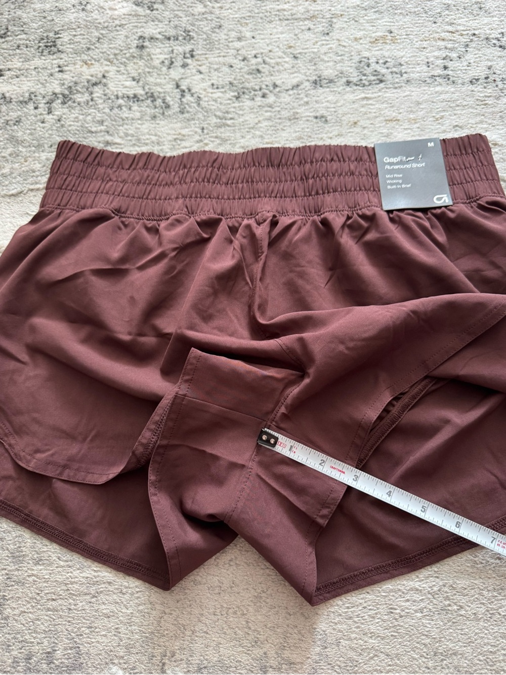 🆕 GapFit 3” Mid Rise Runaround Shorts in chocolate bar brown - Picture 9 of 10